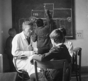 Hans Asperger at work with the Autism Children: "Sina små professorer".